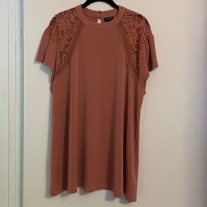 Beautiful Like New Torrid Dusty Rose lace detail top